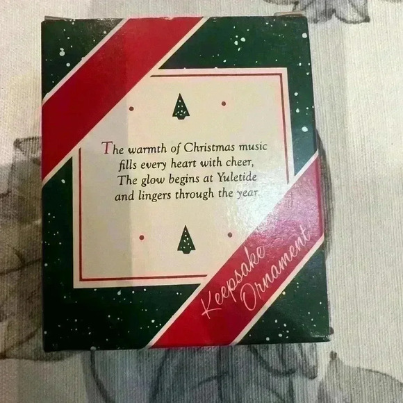 Hallmark 1987  Christmas Keys ornament - Picture 2 of 2